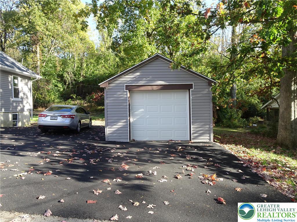 207 Sleepy Hollow Road Bath, PA 18014 - Photo 3 of 20