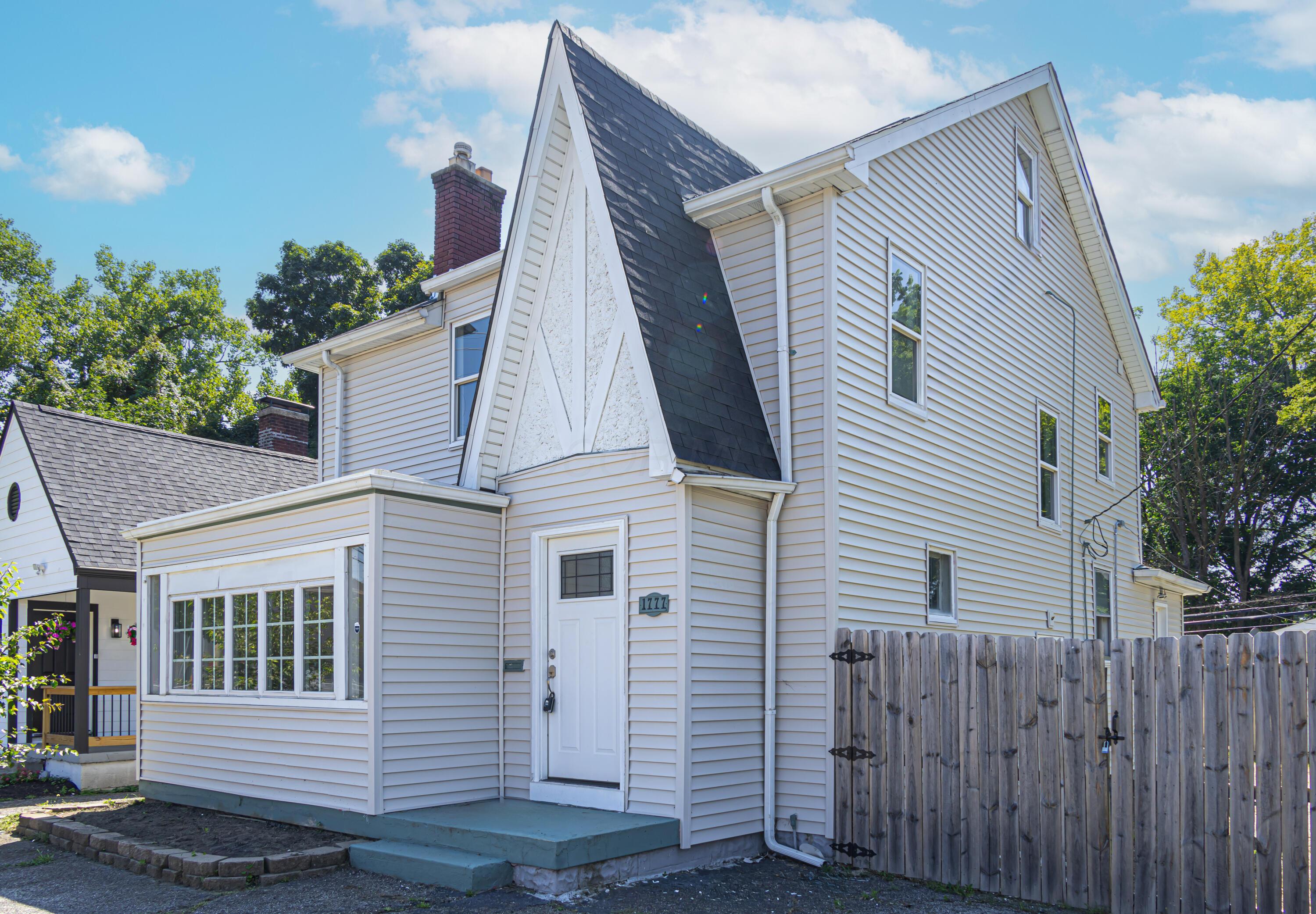 1777 Lockbourne Road Columbus, OH 43207 - Photo 1 of 30 5E7A5799