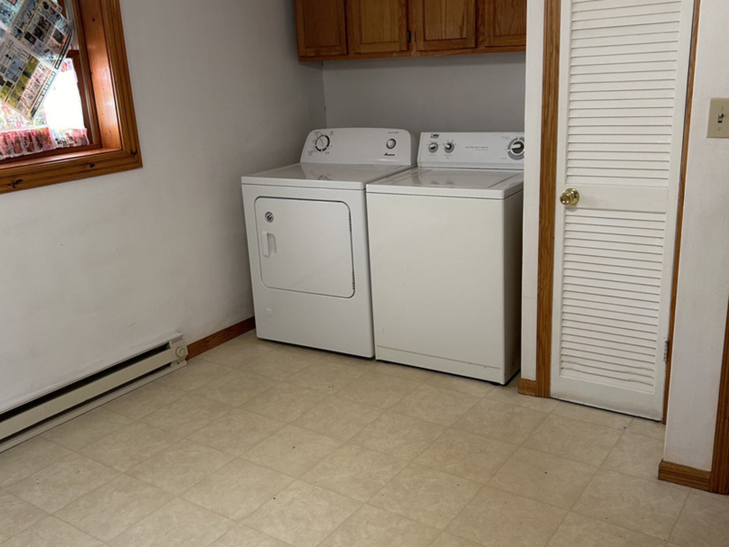 817 2nd Avenue Morris, IL 60450 - Photo 7 of 16 a utility room with dryer and washer
