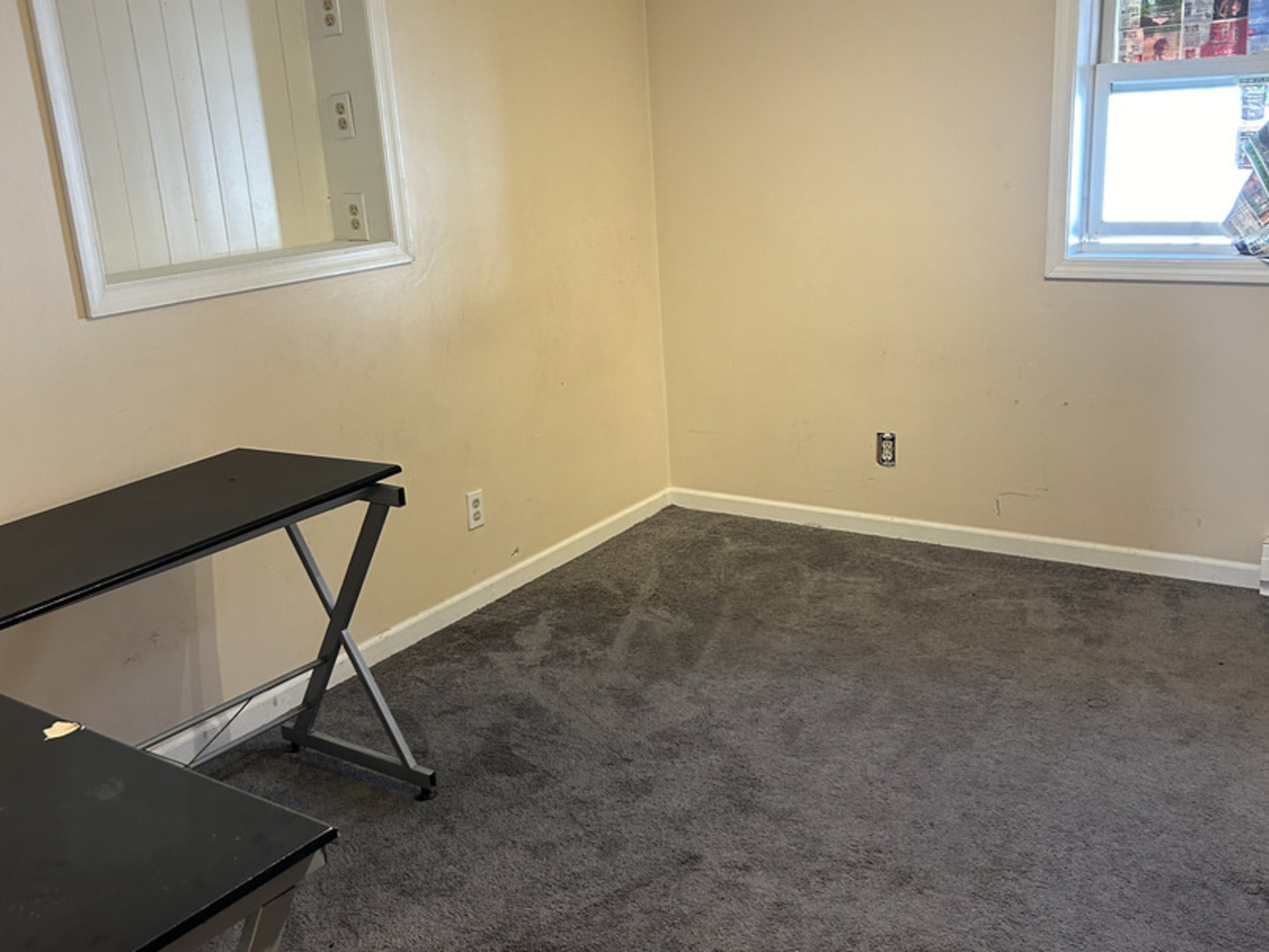 817 2nd Avenue Morris, IL 60450 - Photo 8 of 16 an empty room with a window