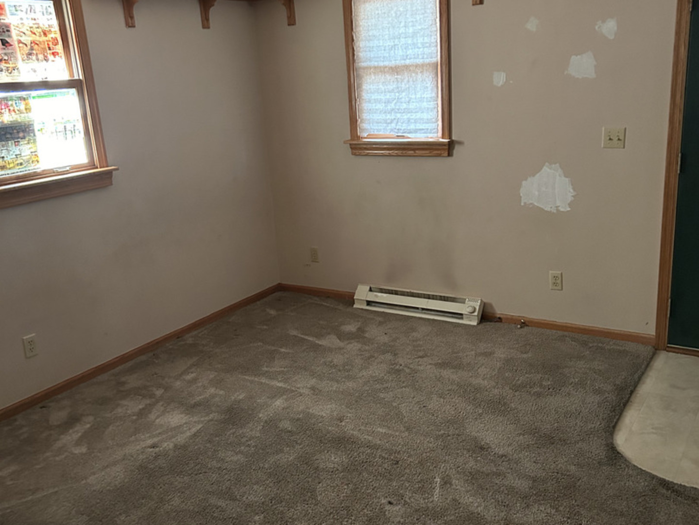817 2nd Avenue Morris, IL 60450 - Photo 9 of 16 an empty room with a window
