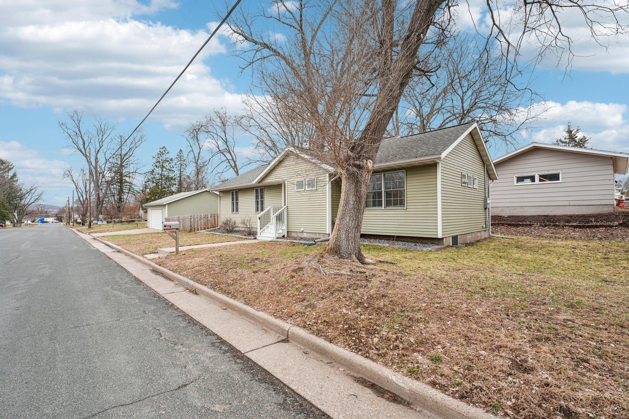 719 Monroe Street North Hudson, WI 54016 - Photo 3 of 39