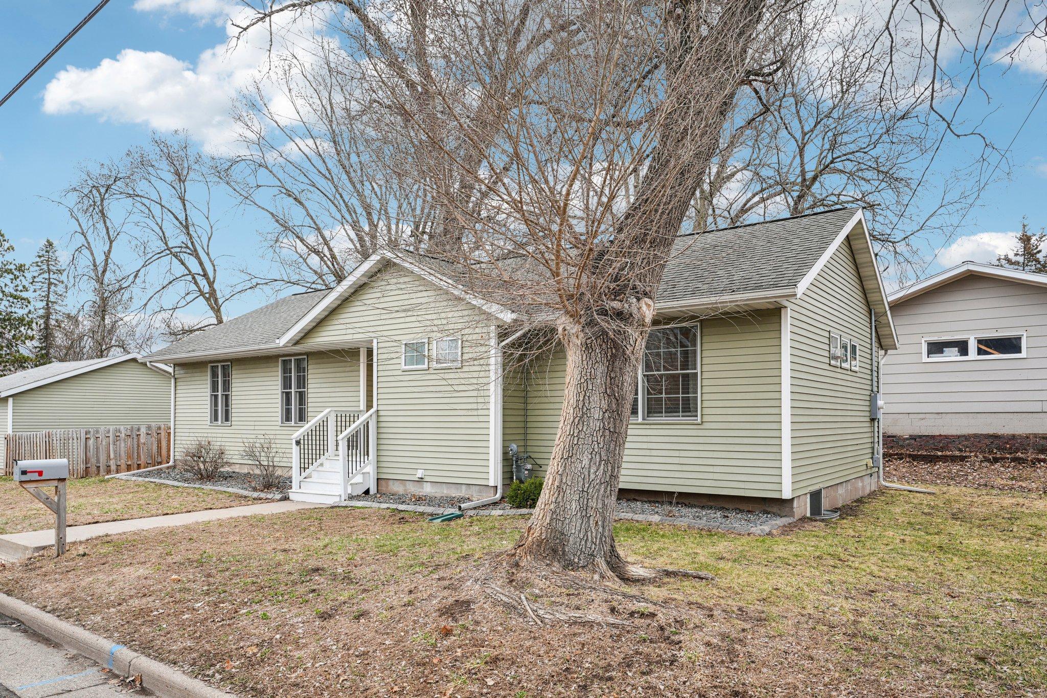 719 Monroe Street North Hudson, WI 54016 - Photo 4 of 39