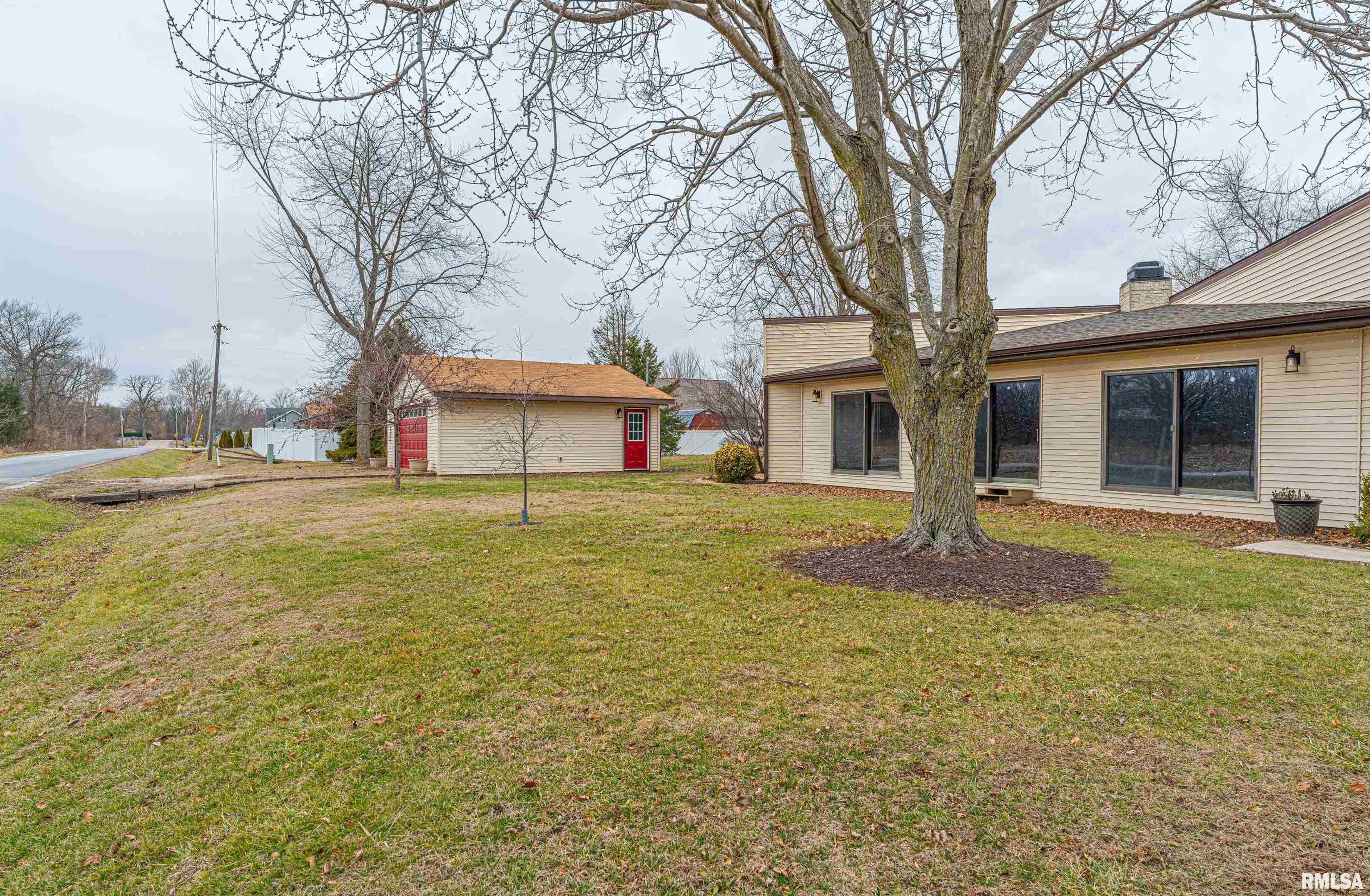12 Pheasant Road Lincoln, IL 62656 - Photo 6 of 36