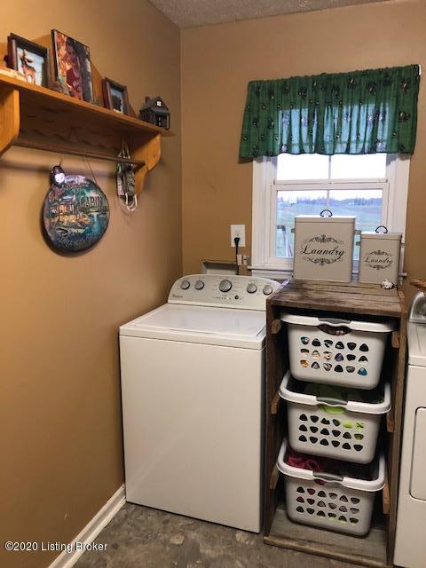 6963 Anneta Road Leitchfield, KY 42754 - Photo 16 of 38 6963 Anneta Rd Laundry Room