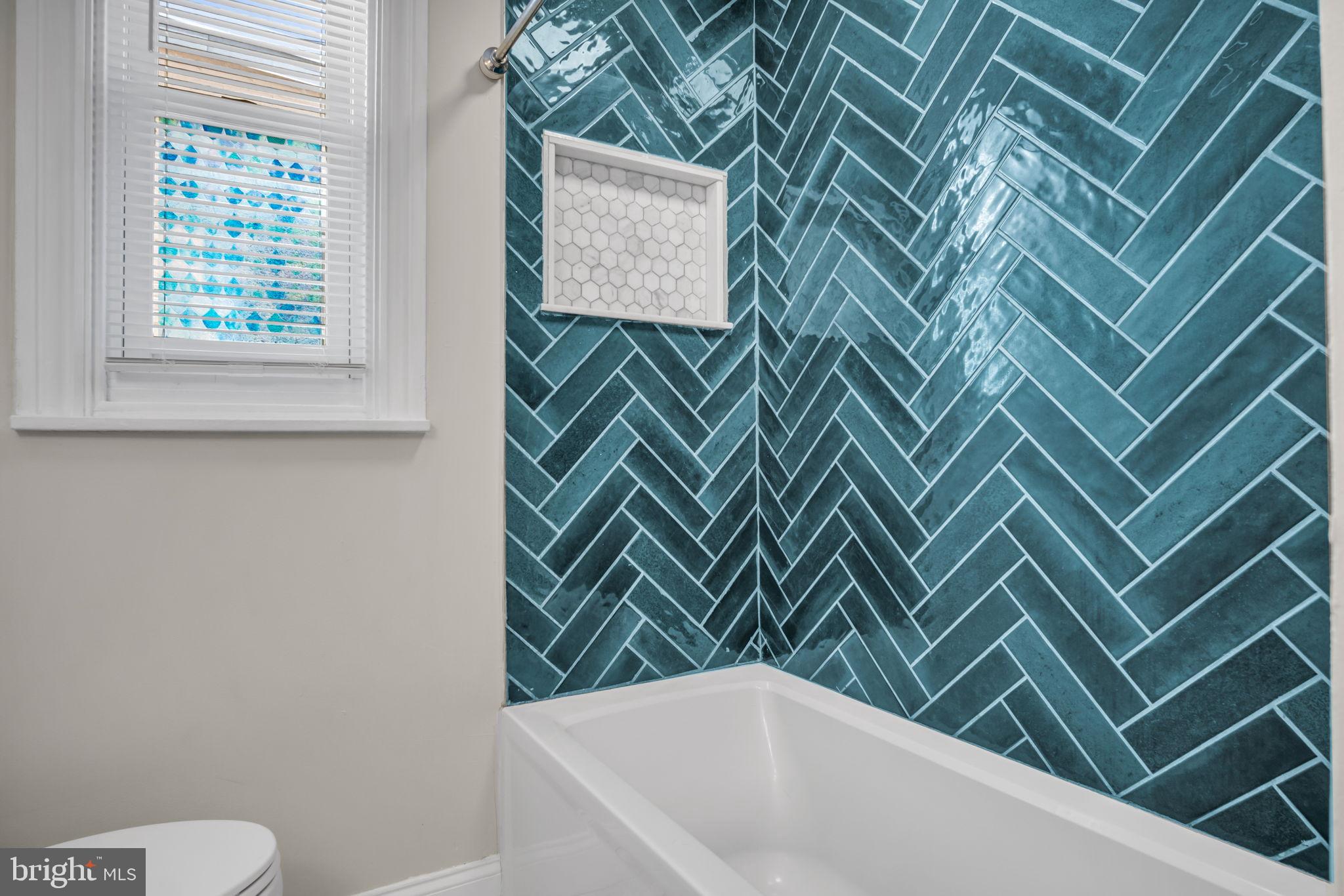 211 Cumberland Street Harrisburg, PA 17102 - Photo 1 of 26 a bathroom with a bathtub