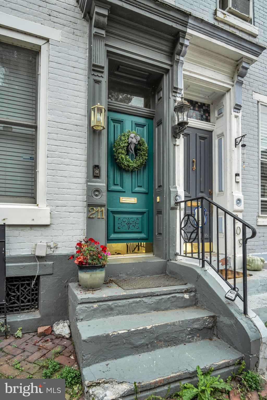 211 Cumberland Street Harrisburg, PA 17102 - Photo 2 of 26 a building view with outdoor space