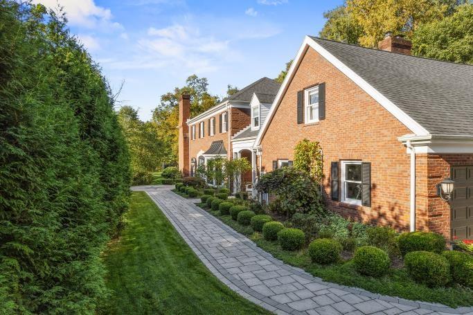 604 Twin Pine Road Pittsburgh, PA 15215 - Photo 2 of 50 Gallery Image 2