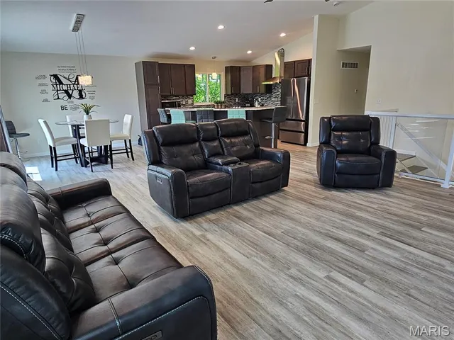 $420,000 | 3968 Royal Estates Drive, St. Louis, MO 63129