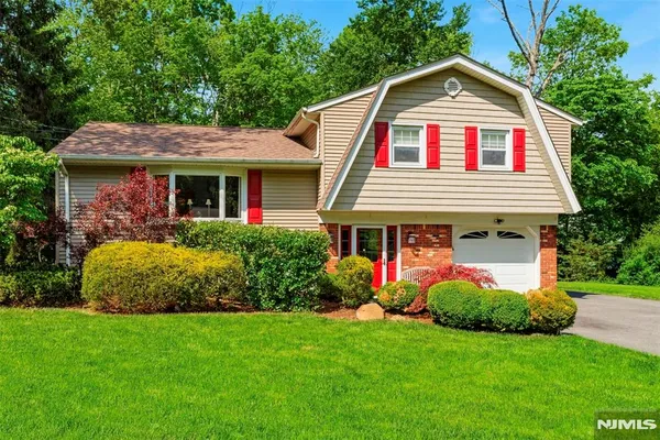 $689,000 | 9 Jayne Terrace, Ringwood, NJ 07456
