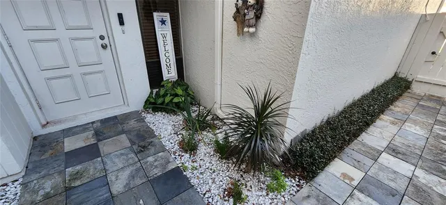 $390,000 | 440 Lakeview Drive, Unit 33, Palm Harbor, FL 34683