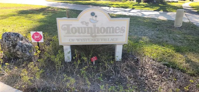 $390,000 | 440 Lakeview Drive, Unit 33, Palm Harbor, FL 34683