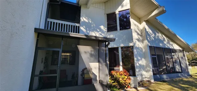 $390,000 | 440 Lakeview Drive, Unit 33, Palm Harbor, FL 34683