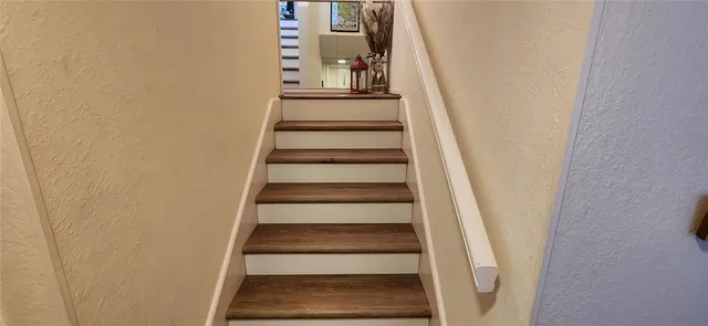 $390,000 | 440 Lakeview Drive, Unit 33, Palm Harbor, FL 34683