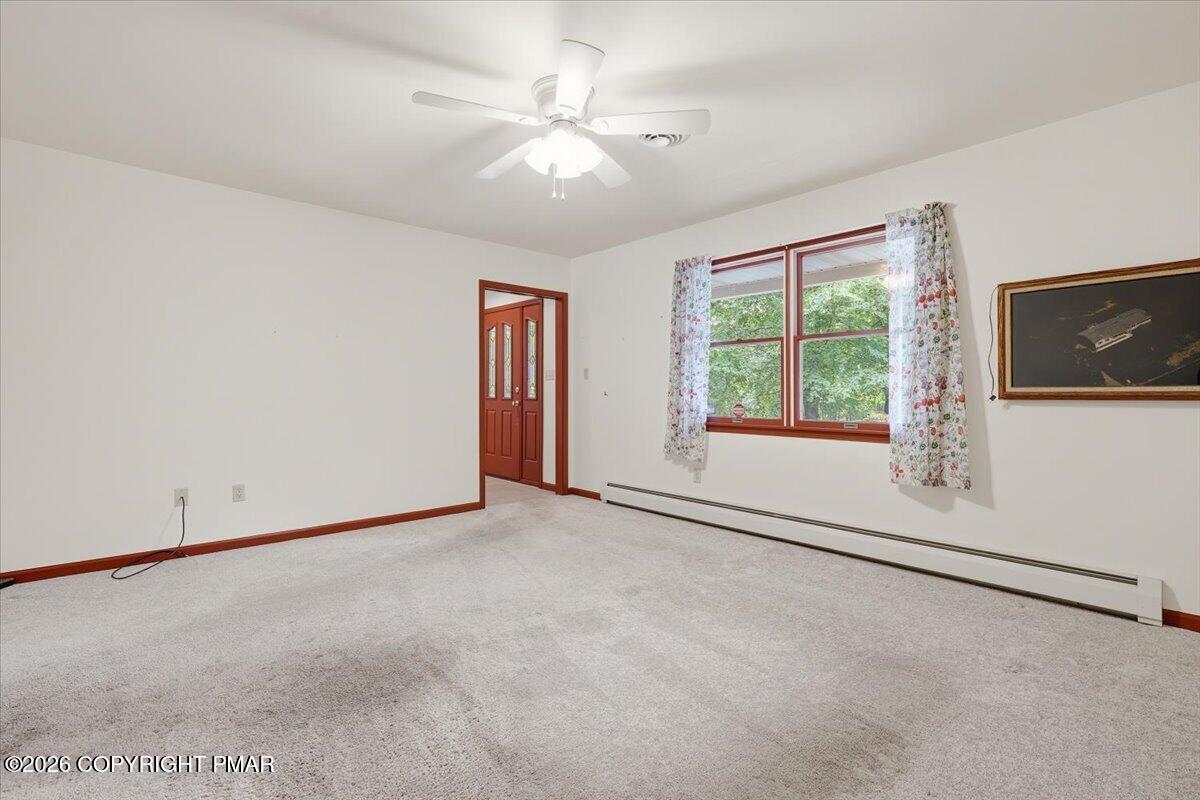 209 Foothill Boulevard Effort, PA 18330 - Photo 18 of 61 Livingroom