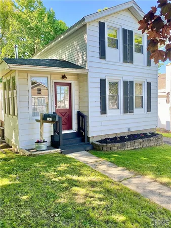 $124,900 | 142 East Oneida Street, Oswego, NY 13126
