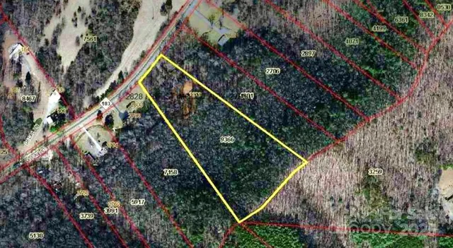 a view of outdoor space with garden view