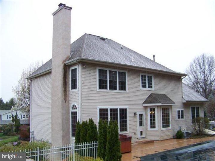 3749 Sipler Lane Huntingdon Valley, PA 19006 - Photo 2 of 18 Exterior Back