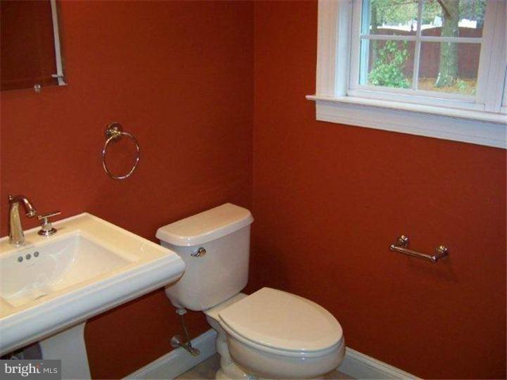 3749 Sipler Lane Huntingdon Valley, PA 19006 - Photo 13 of 18 Bathroom