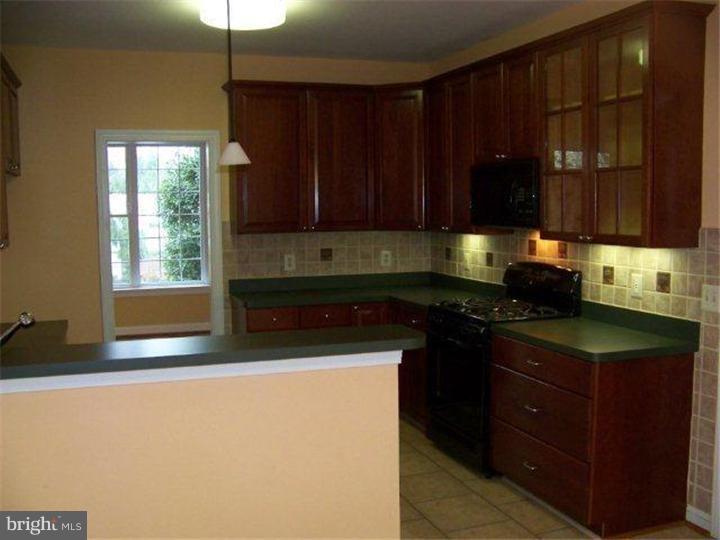 3749 Sipler Lane Huntingdon Valley, PA 19006 - Photo 4 of 18 Kitchen