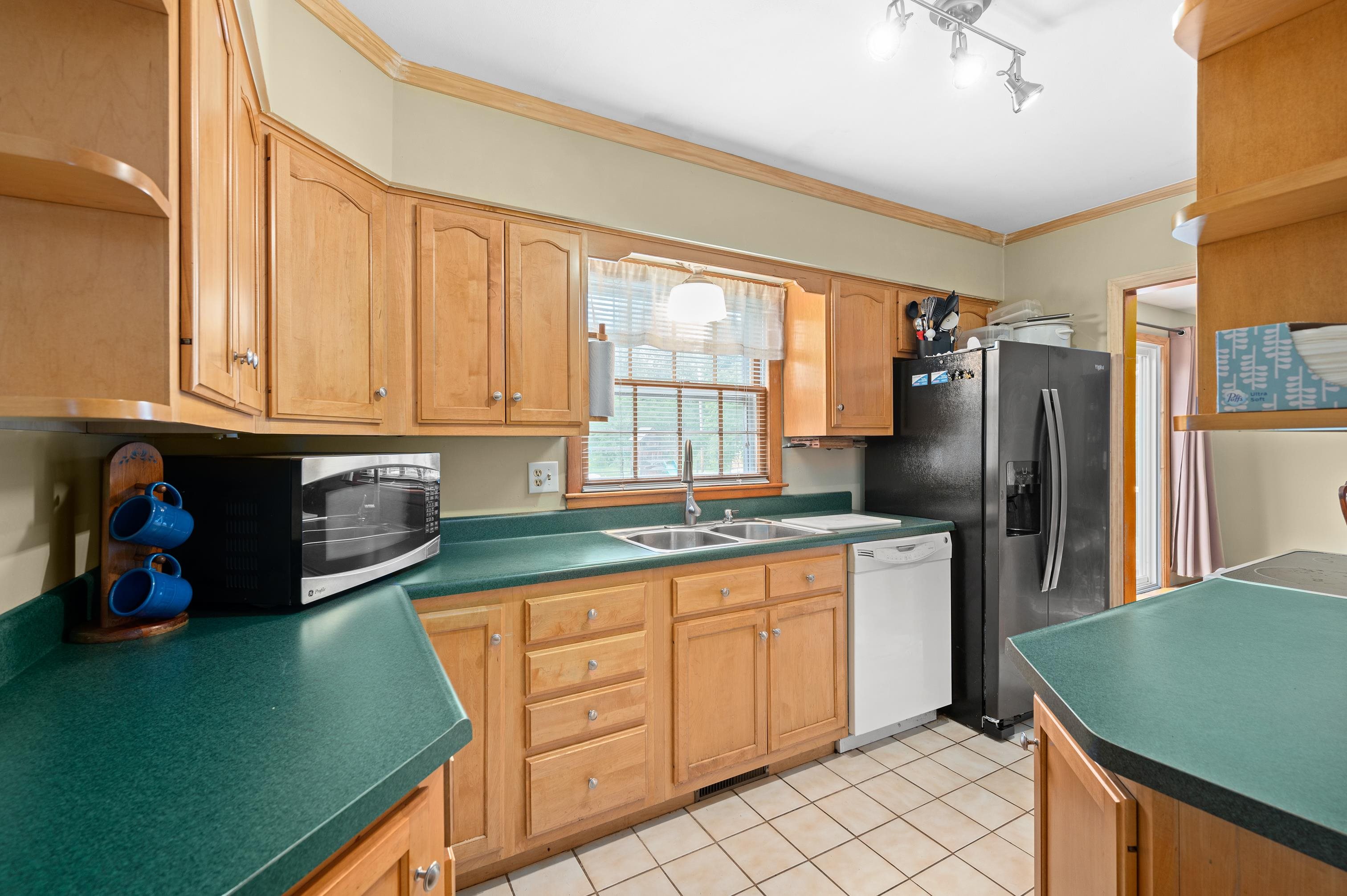20 Wiggin Street Concord, NH 03301 - Photo 4 of 35 Gallery Image 4
