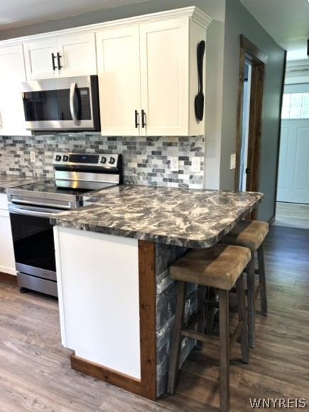 11806 Wyandale Road Concord, NY 14141 - Photo 17 of 34 Eat in Area- breakfast bar of kitchen, new microwa