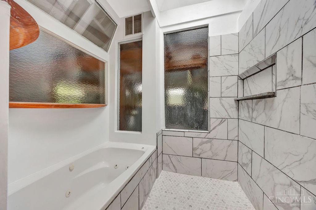 6851 Taylor Road Cincinnati, OH 45248 - Photo 35 of 50