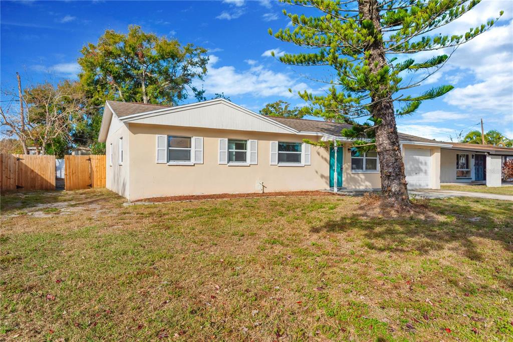 8232 Lark Street Seminole, FL 33777 - Photo 4 of 29