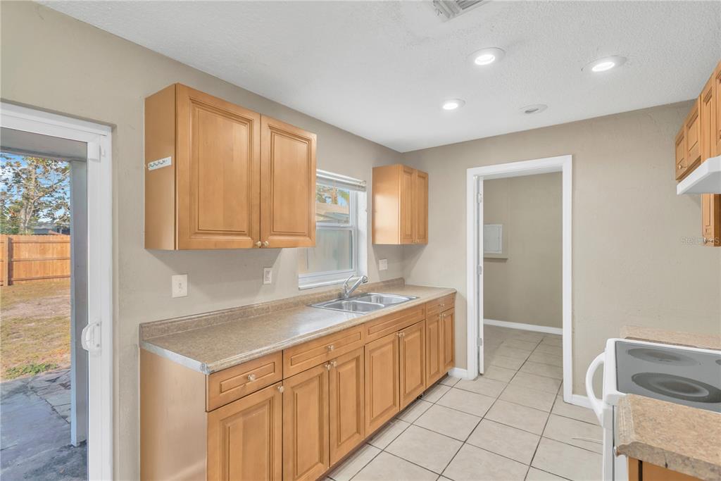 8232 Lark Street Seminole, FL 33777 - Photo 10 of 29