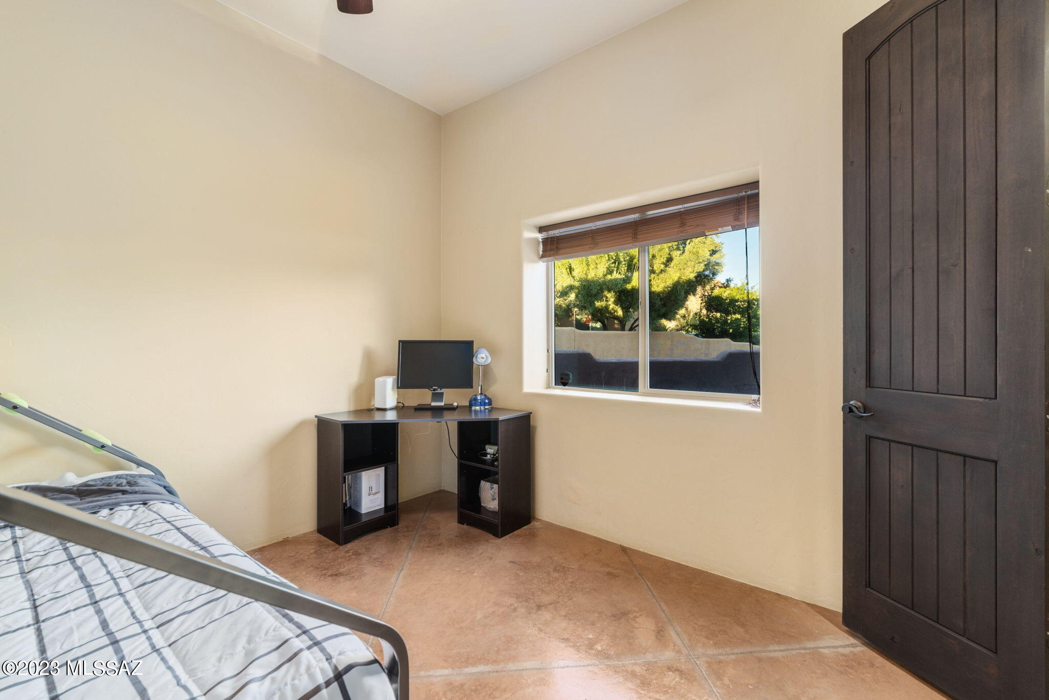 5670 Triangle X Place Tucson, AZ 85713 - Photo 10 of 36 a view of workspace with furniture and window