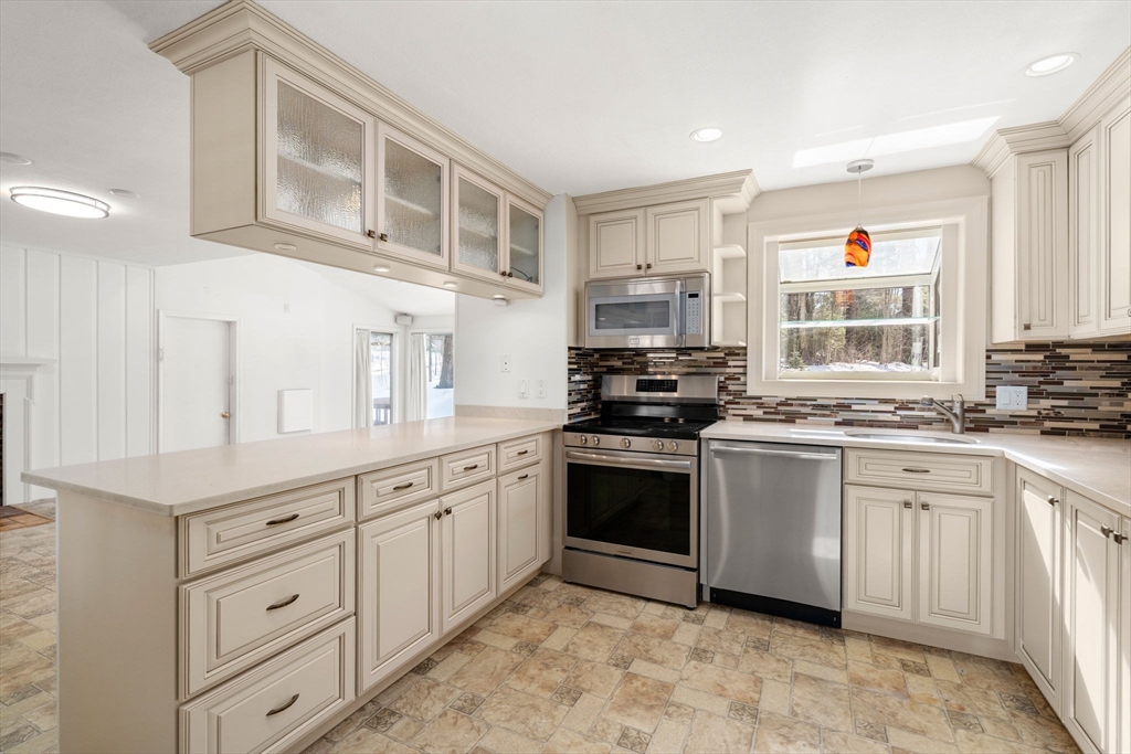 20 Hickory Hill Road Wayland, MA 01778 - Photo 8 of 37