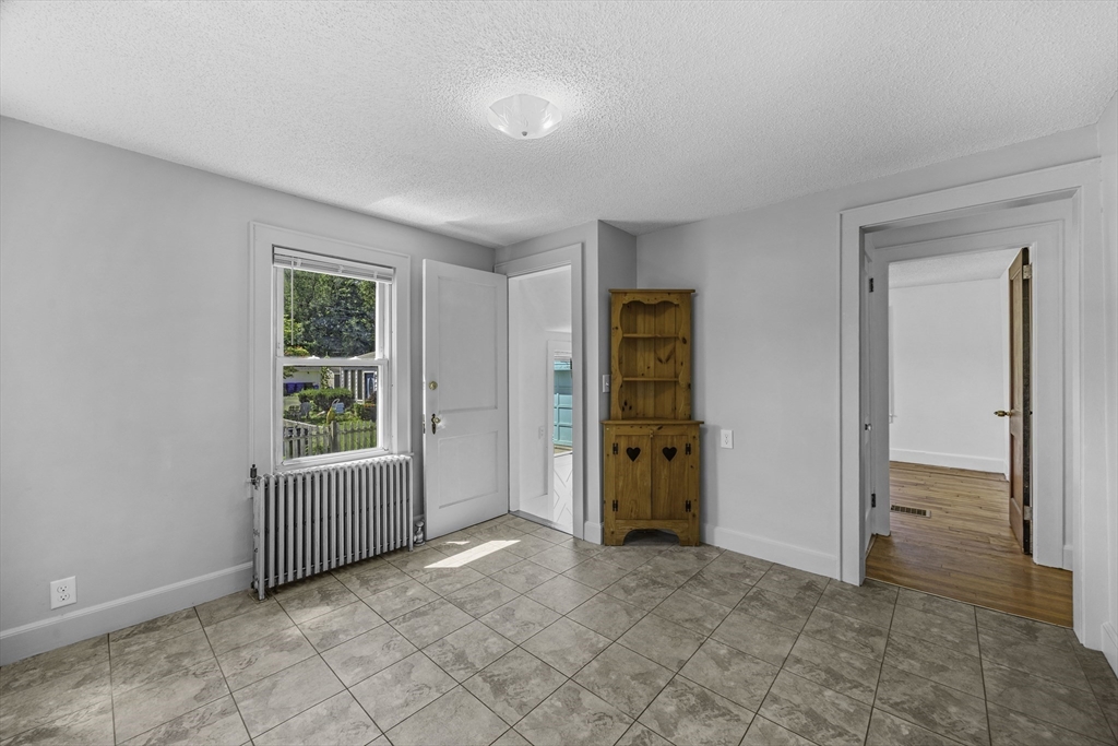 154 Lamont Street Springfield, MA 01119 - Photo 9 of 27 Gallery Image 9