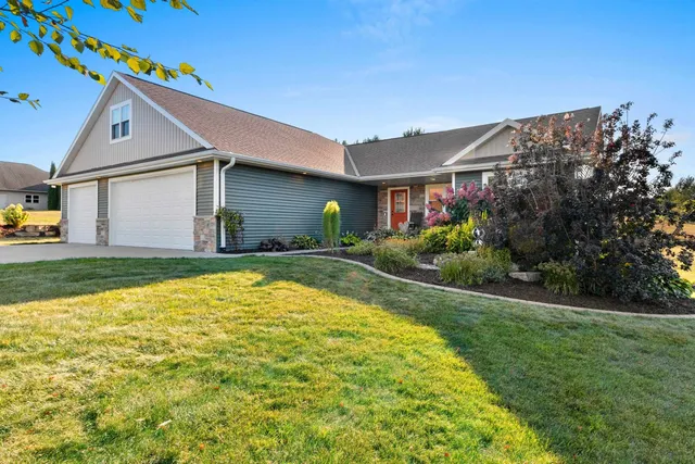$589,900 | 845 Wildrose Lane, Sobieski, WI 54171
