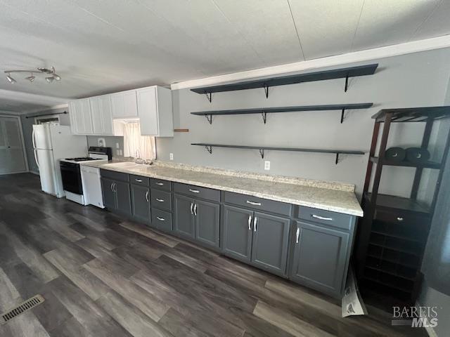 50 River Road, Unit 74 Isleton, CA 94571 - Photo 6 of 21 a kitchen with stainless steel appliances granite countertop a sink stove and refrigerator