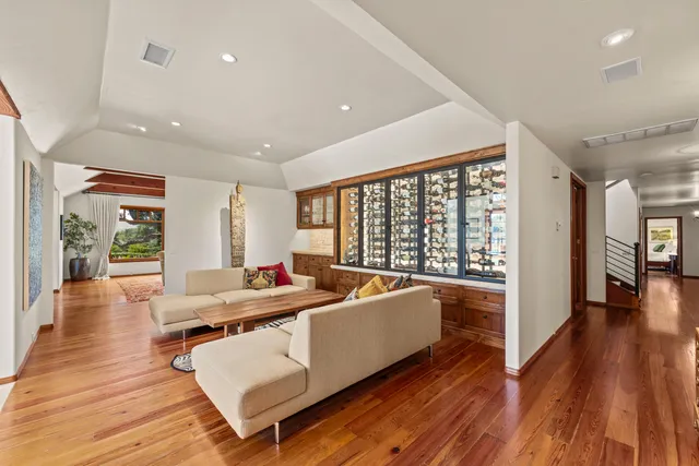 a view of a house with backyard and a tree