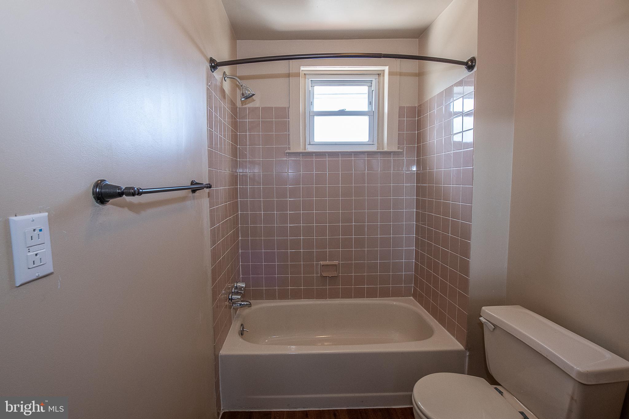 5607 Gainor Road Philadelphia, PA 19131 - Photo 19 of 29 Full Bathroom