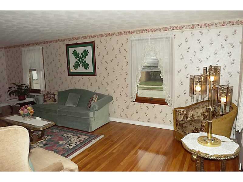 220 Woodhaven Road Pawtucket, RI 02861 - Photo 4 of 25 Living Room.
