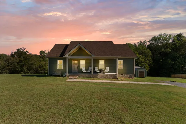 $325,000 | 2838 Wixtown Road, Westmoreland, TN 37186