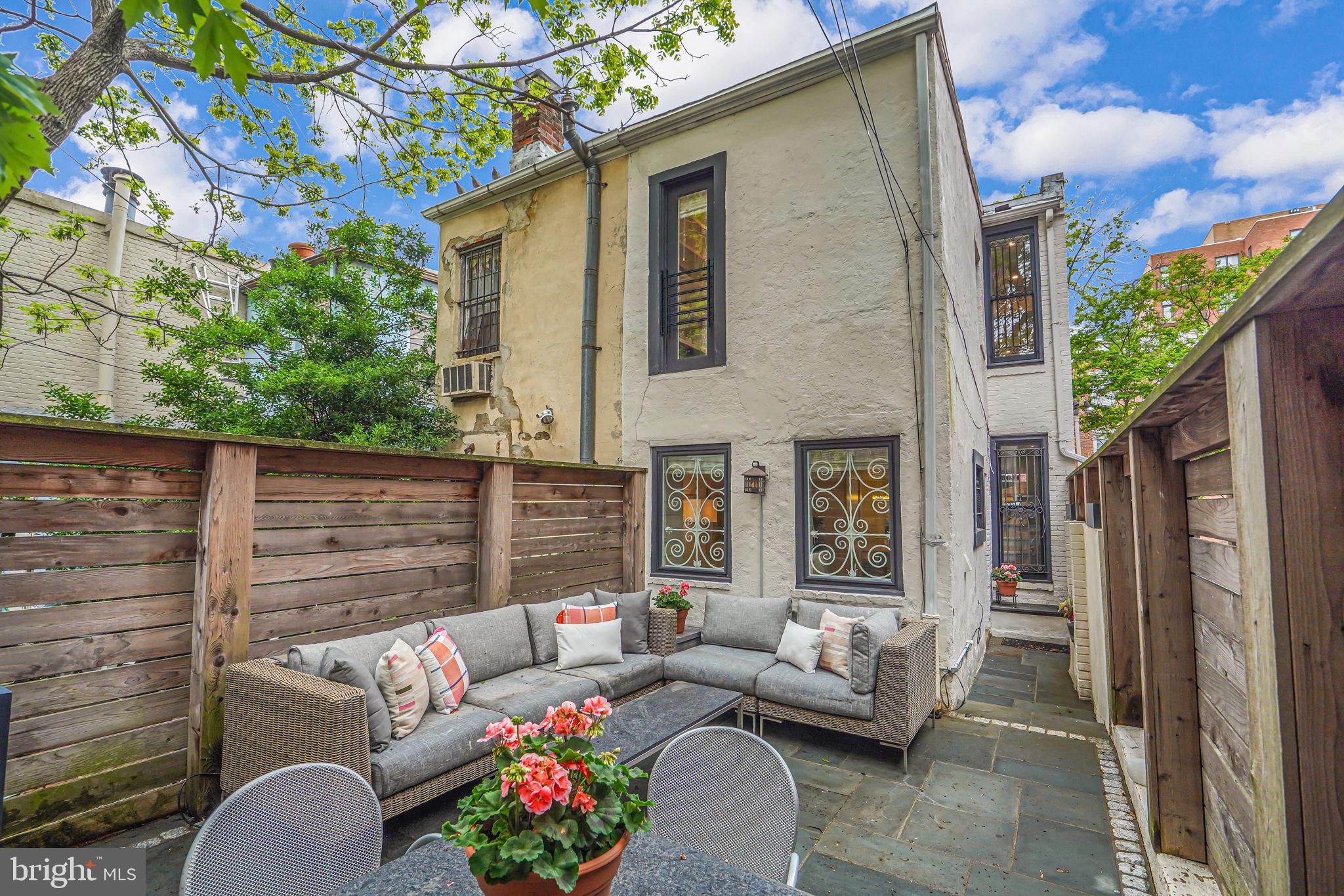 1608 Corcoran Street Northwest Washington, DC 20009 - Photo 9 of 28 Perfect for entertaining friends!