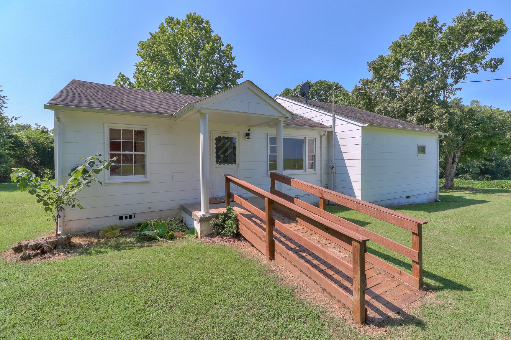 3308 Craig Bridge Road Williamsport, TN 38487 - Photo 2 of 45 a backyard of a house with wooden floor and fence