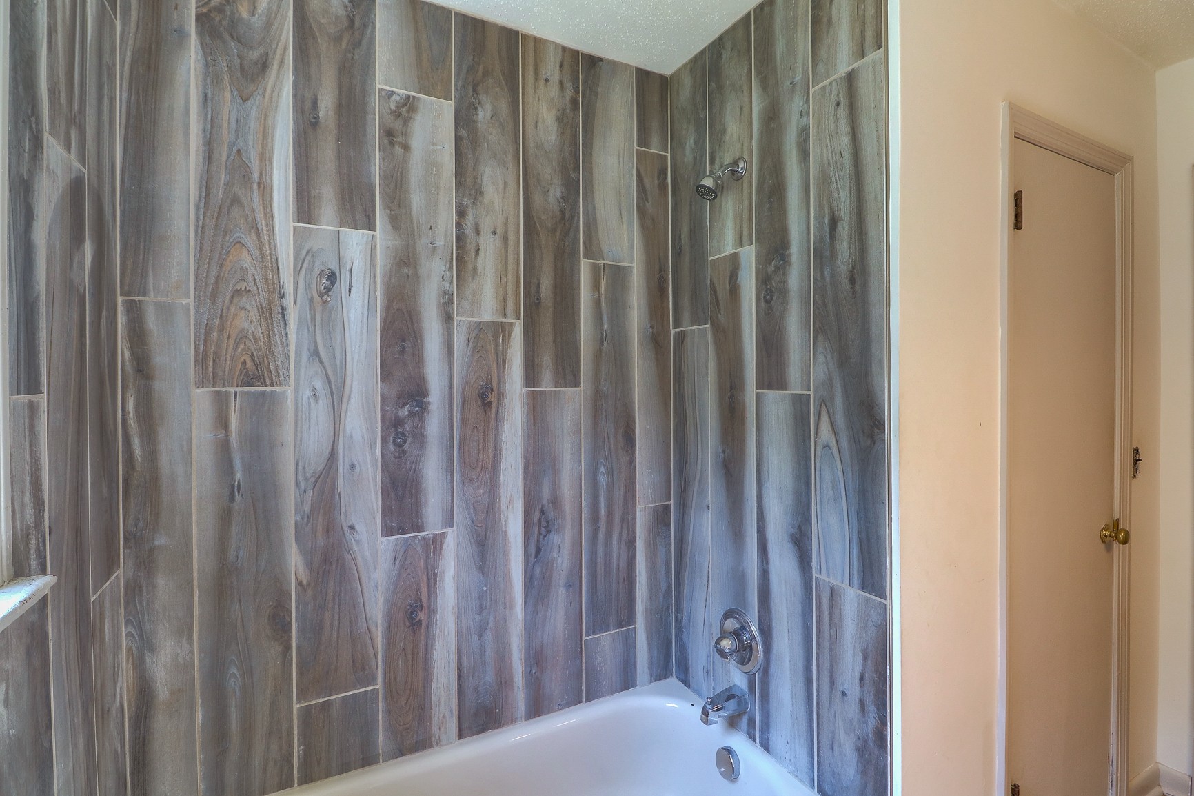 3308 Craig Bridge Road Williamsport, TN 38487 - Photo 15 of 45 a bathroom with shower curtain