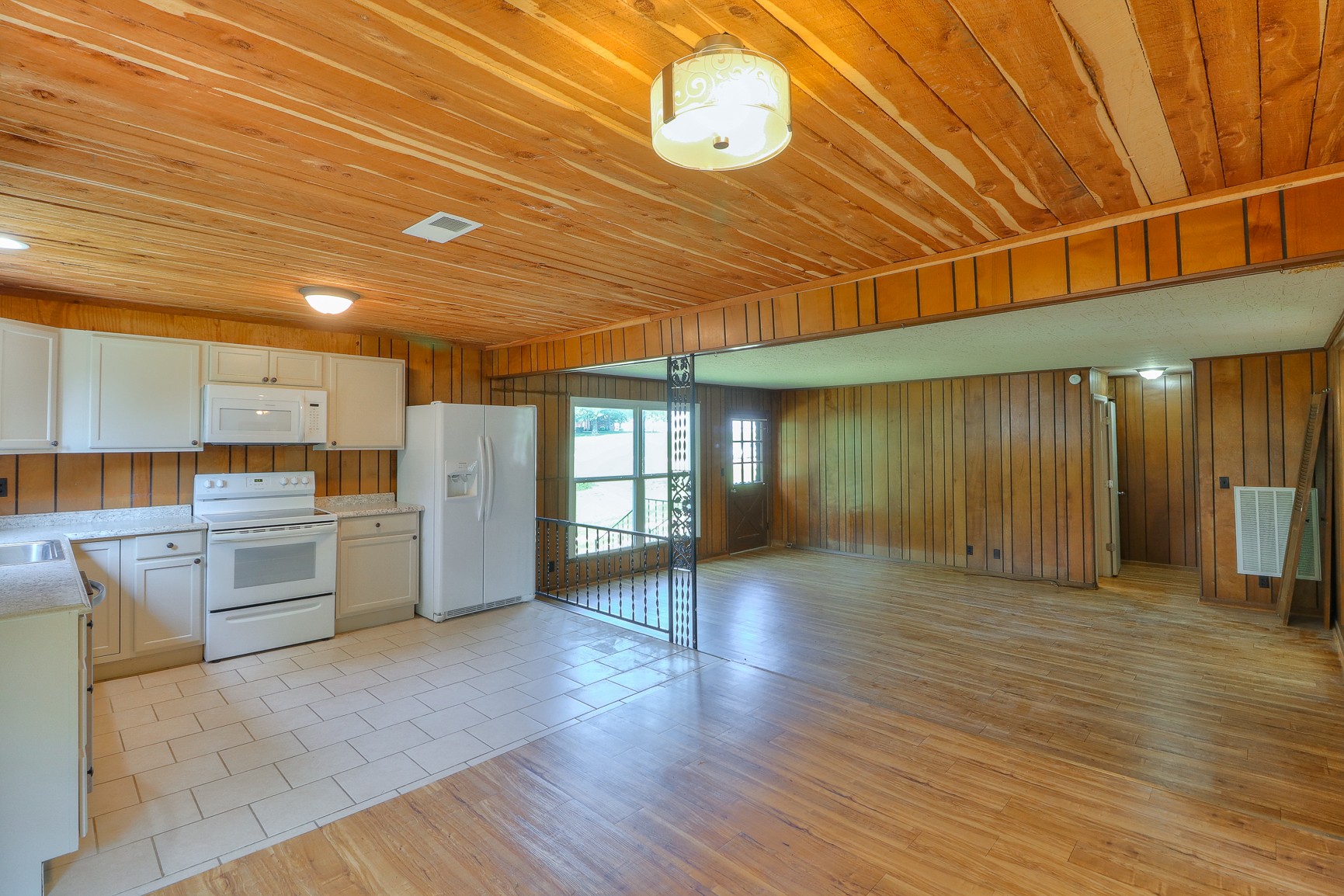 3308 Craig Bridge Road Williamsport, TN 38487 - Photo 10 of 45 a view of a livingroom with a kitchen