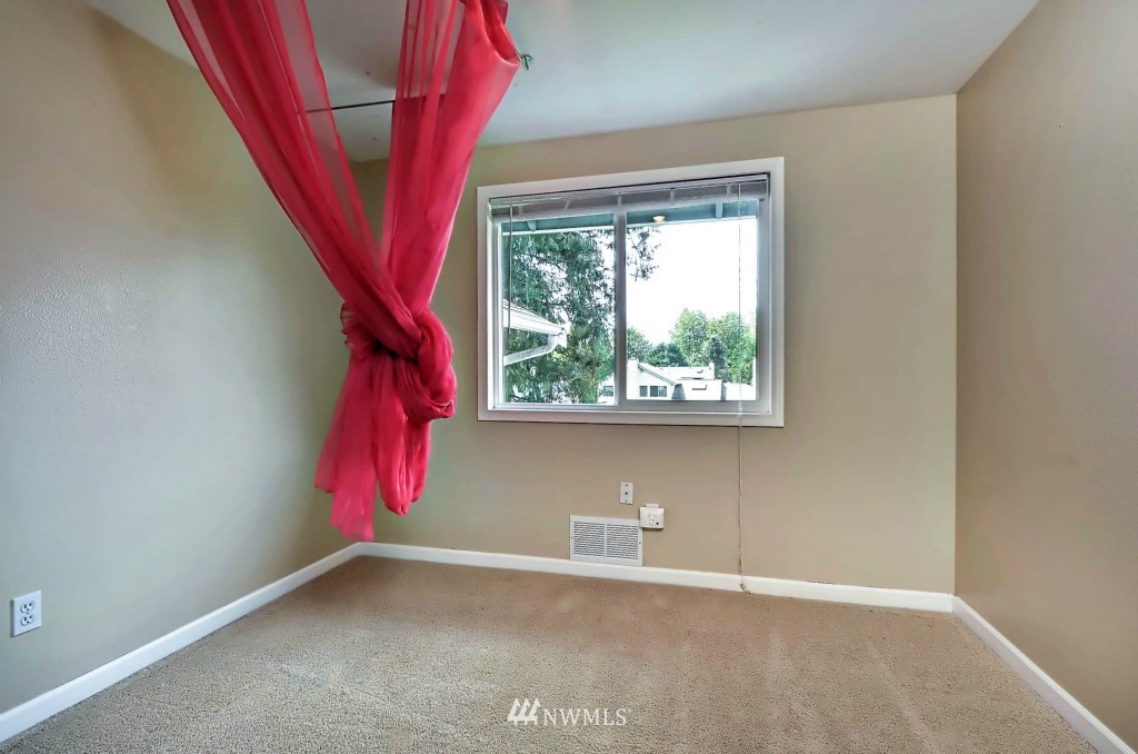 19321 135th Avenue Southeast Renton, WA 98058 - Photo 8 of 20