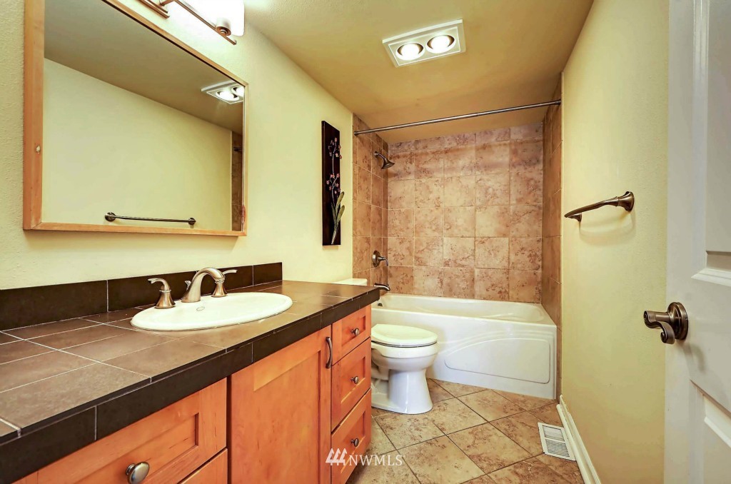 19321 135th Avenue Southeast Renton, WA 98058 - Photo 9 of 20