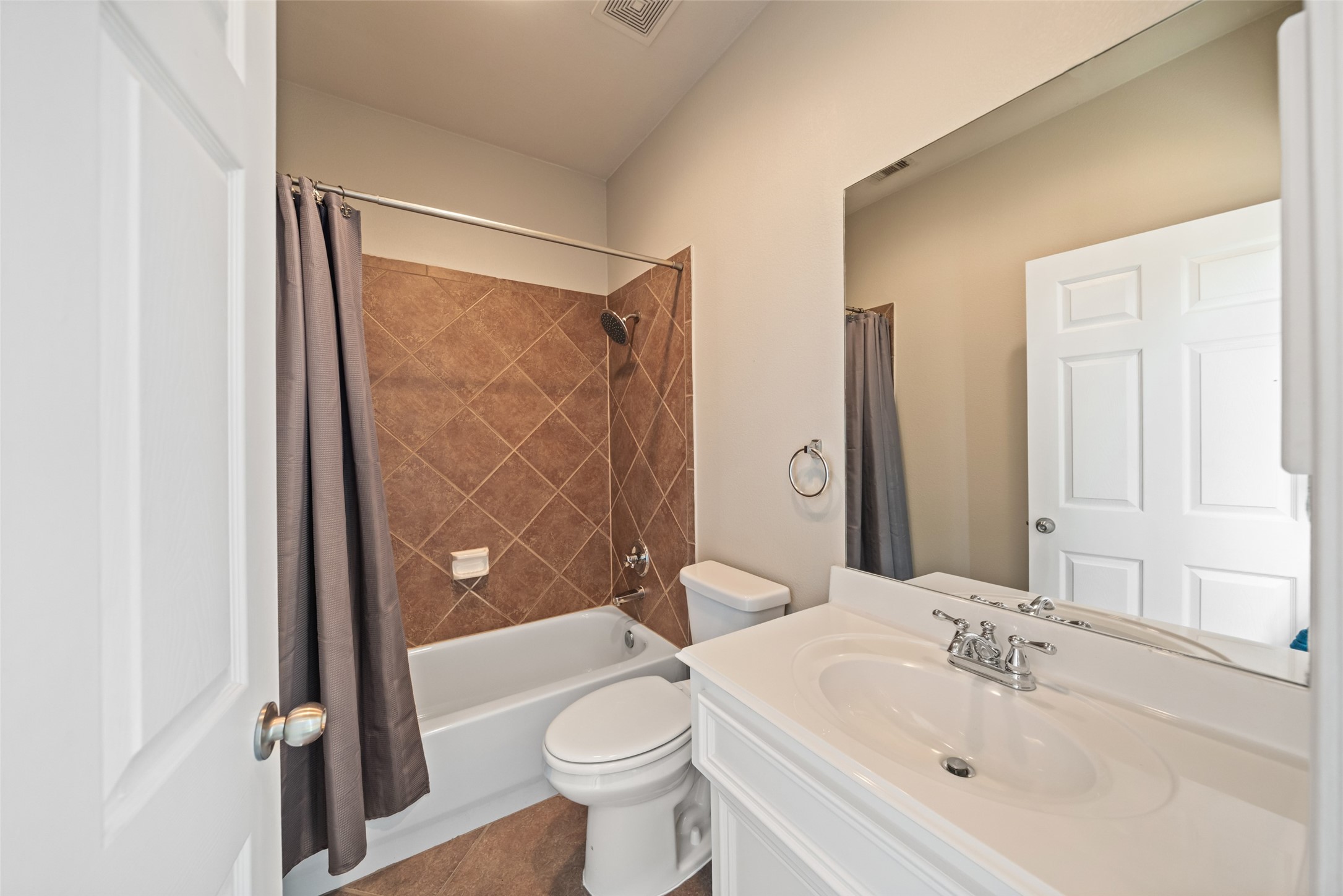 2613 Link Road Houston, TX 77009 - Photo 11 of 28 The guest bathroom features a shower/tub combo with a nice sized vanity.