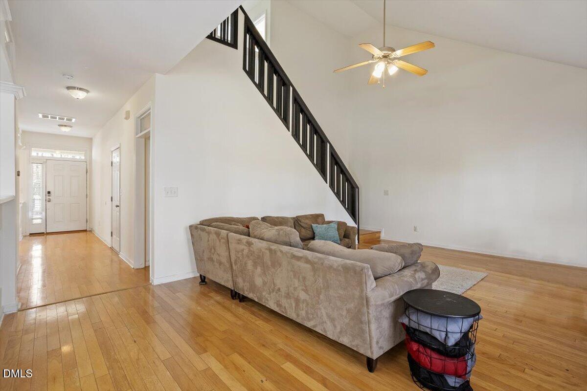 15-8233 Marshall Brae Dr [2750330]_15