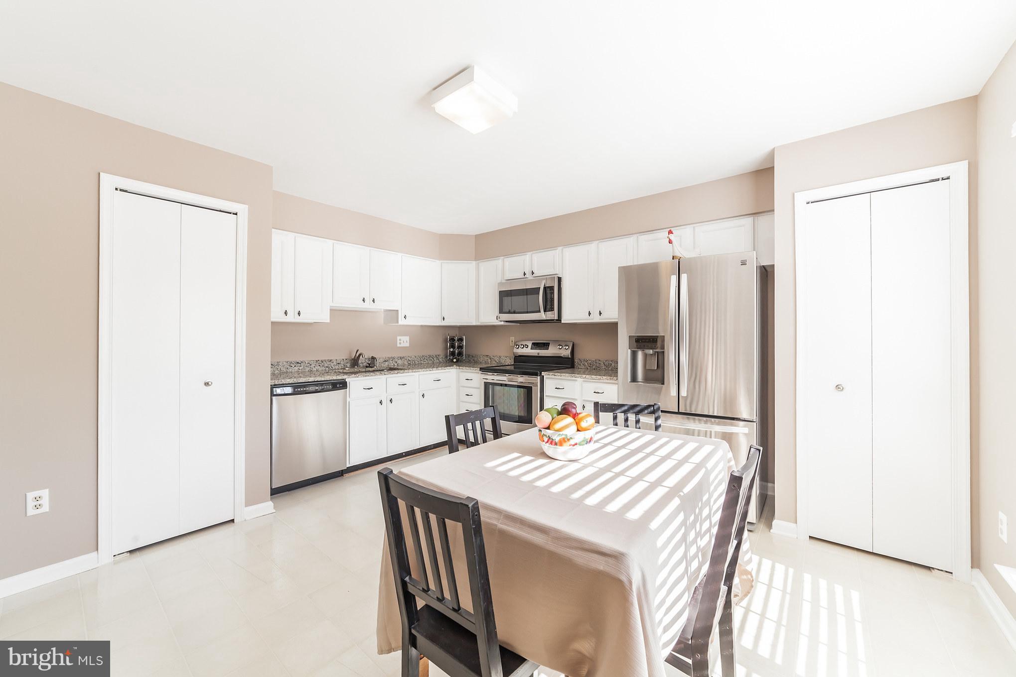 6142 Good Hunters Ride Columbia, MD 21045 - Photo 4 of 24 Light filled kitchen