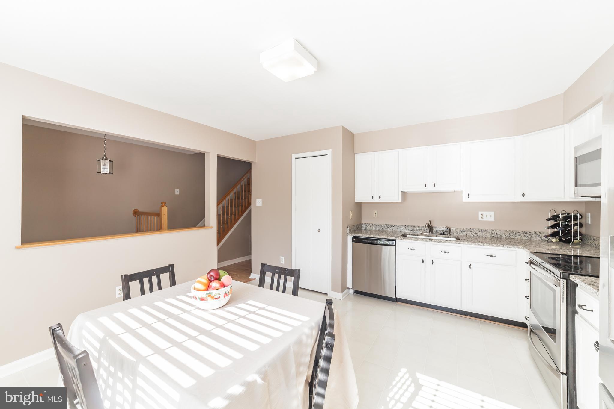6142 Good Hunters Ride Columbia, MD 21045 - Photo 5 of 24 Beautiful white cabinets and granite counter tops
