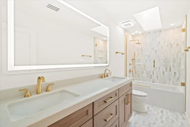 $2,650,000 | 9427 Falling Waters Drive West, Burr Ridge, IL 60527