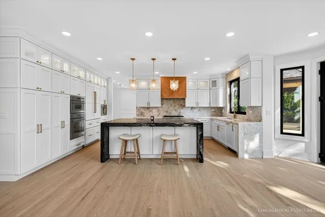 $2,650,000 | 9427 Falling Waters Drive West, Burr Ridge, IL 60527